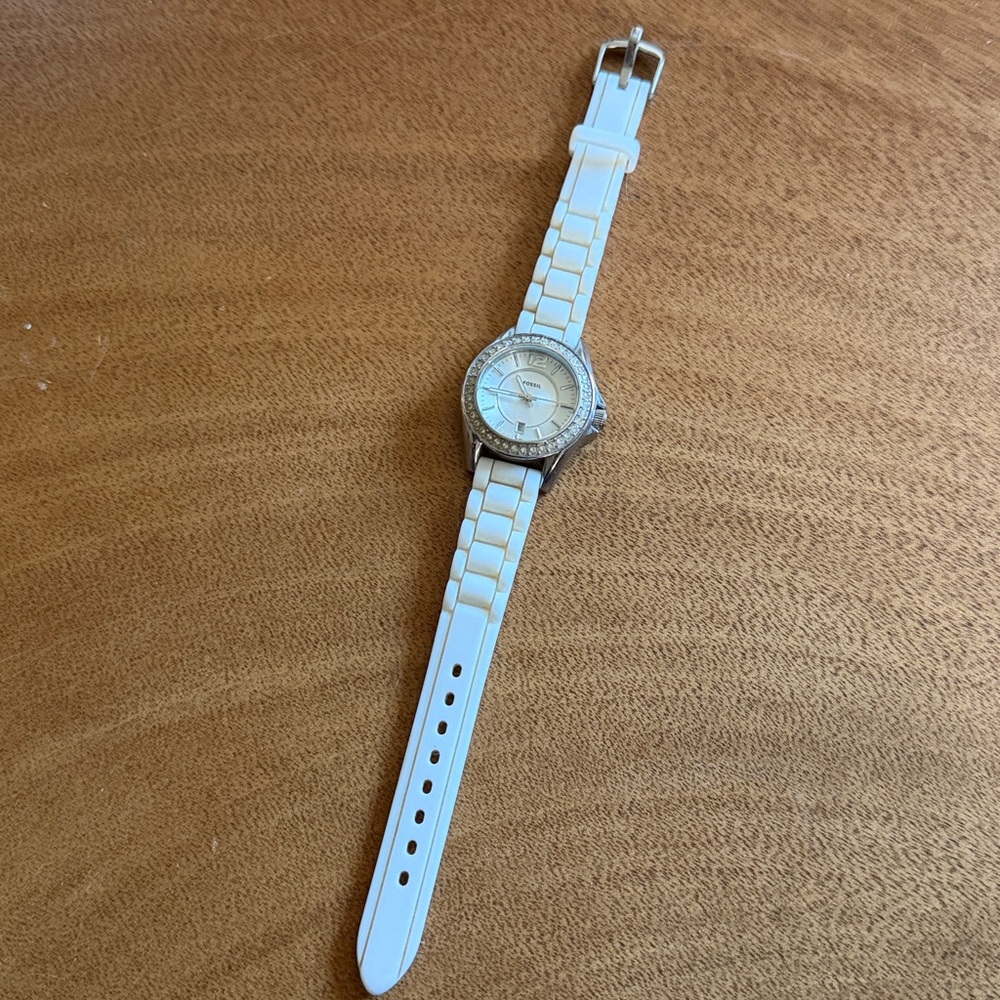 Fossil Riley Silicone Watch - Picture 2 of 4